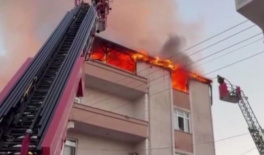 Teras katta çıkan yangın mahalleliyi sokağa döktü
