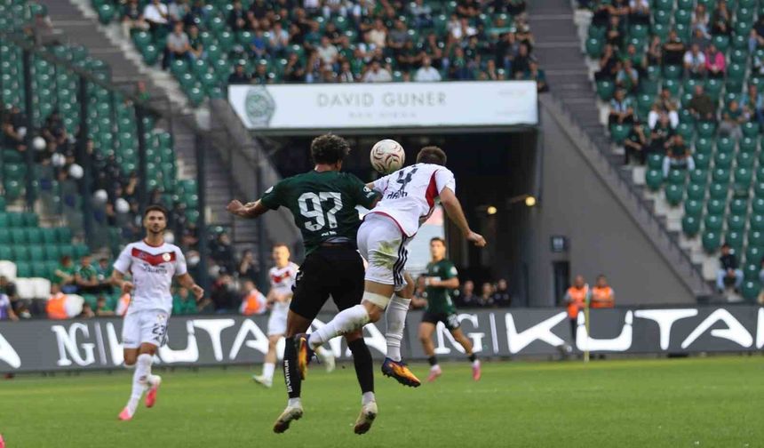 Trendyol Süper Lig: Kocaelispor: 0 - Gaziantep FK: 0 (İlk yarı)