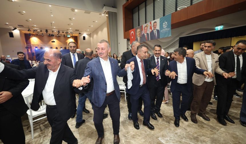 Başkan Büyükakın, Vanlıların Halayına Katıldı:  “Biz birlikte Türkiye’yiz”