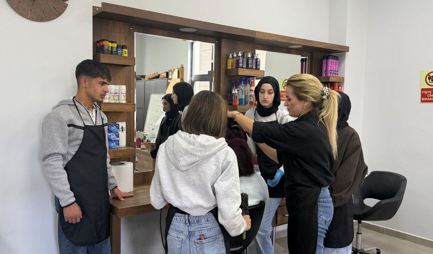 Gebze Beyaz Kalpler Donanımlı Gençler Yetiştiriyor