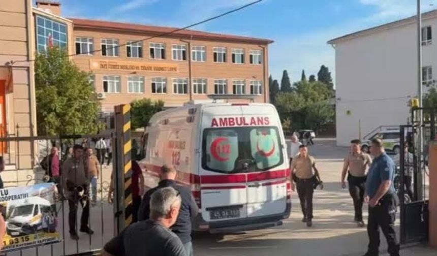 Turgutlu’da Okul Önünde Silahlı Saldırı: 3 öğrenci Manisa’ya Sevk Edildi