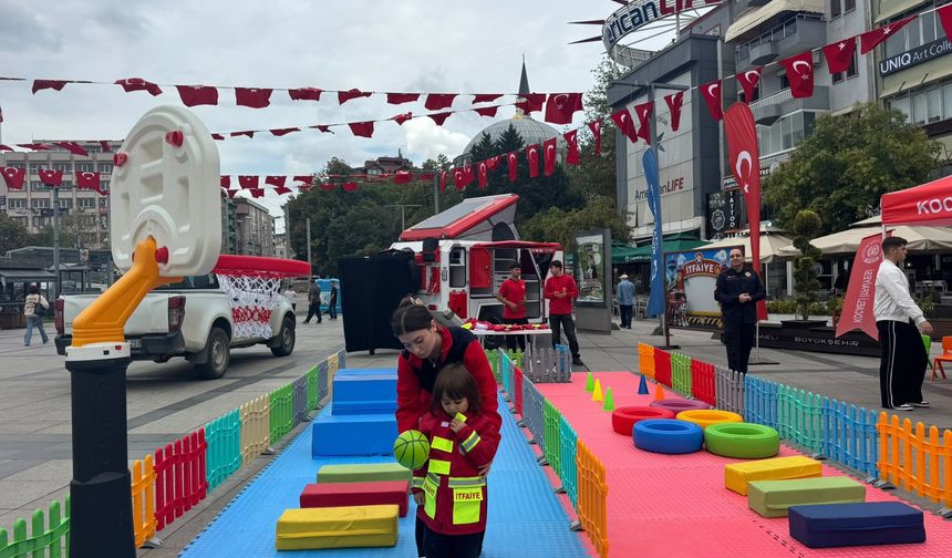 Kocaeli Meydanları İtfaiye Haftası’nda Renklendi