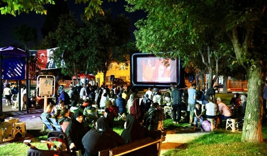 Derince’de Nostalji Dolu Sinema Akşamları