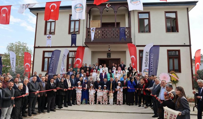 Körfez Taşköprü Yerel  Kültür Evi Görkemli Bir Törenle Hizmete Girdi