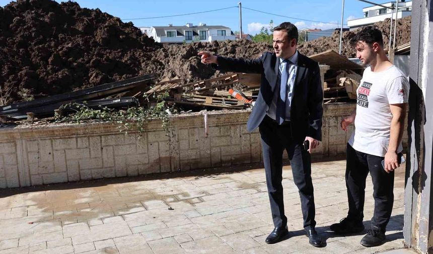 Başkan Özlü'den selzede esnafa destek