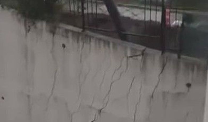 Dev istinat duvarı yerle bir oldu: O anlar kamerada