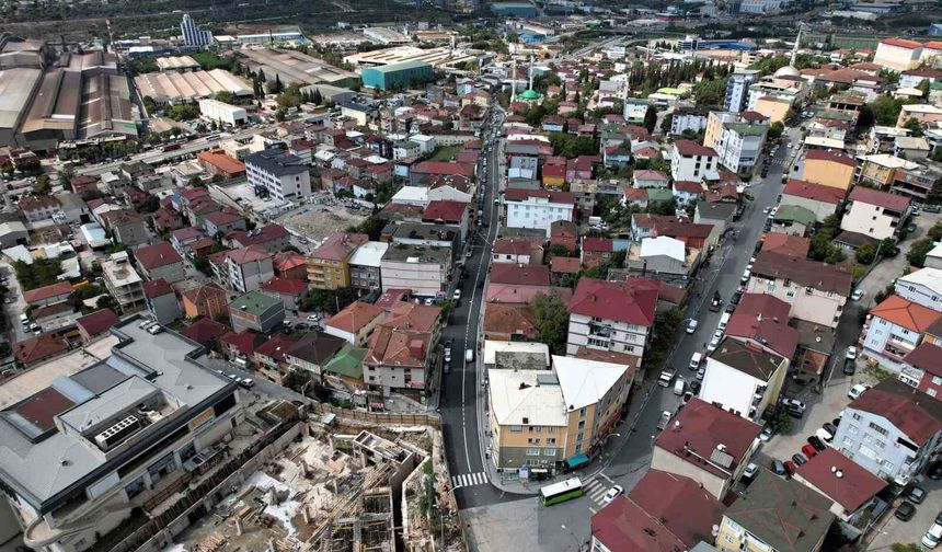 Dilovası'nda yollar yenileniyor, ulaşımın rahatlatılması hedefleniyor
