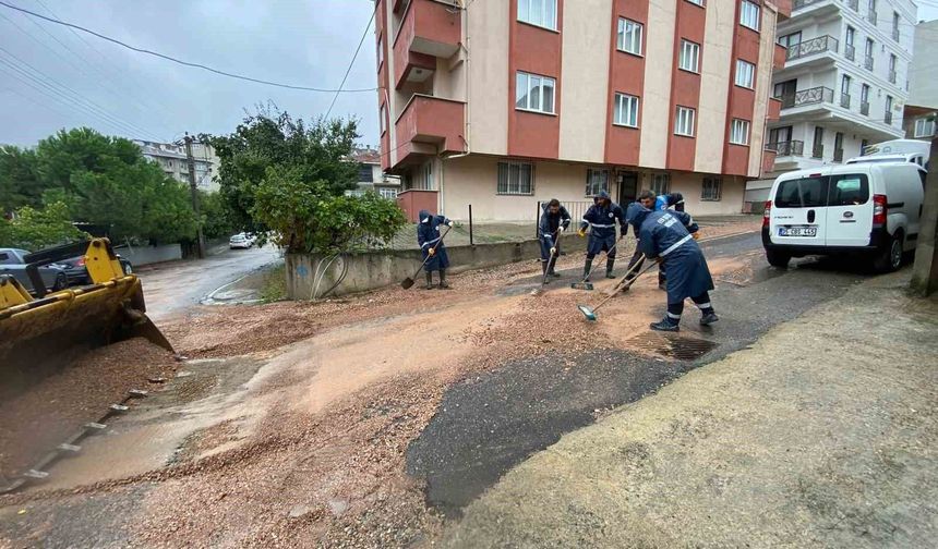 Gebze Belediyesi sağanak yağışa karşı 289 personelle sahada