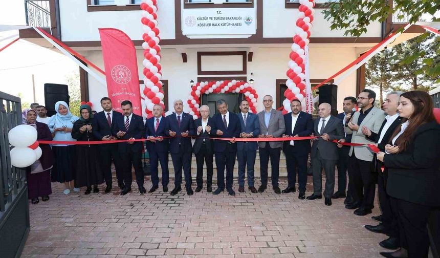 Hayati İnanç, Dilovası'nda kütüphane açılışına katıldı