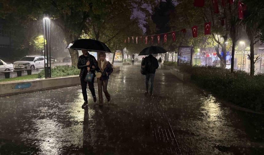 Kocaeli'de beklenen sağanak etkisini göstermeye başladı