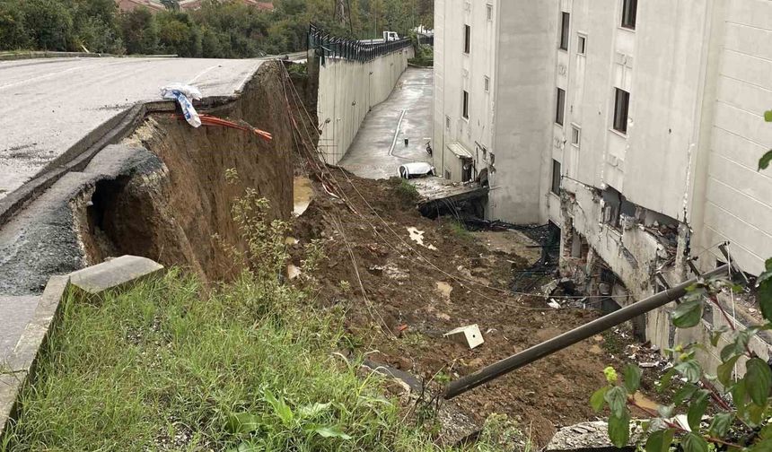 Kocaeli'de istinat duvarı çöktü: 'Deprem mi oldu diye düşündük'