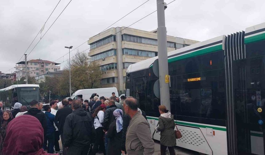 Kocaeli'de tramvayın altında kalan kadın hayatını kaybetti