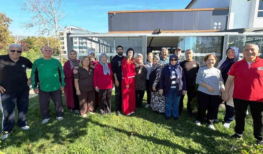 Körfez'de 60 yaş üstüne özel egzersiz programı ilgi görüyor