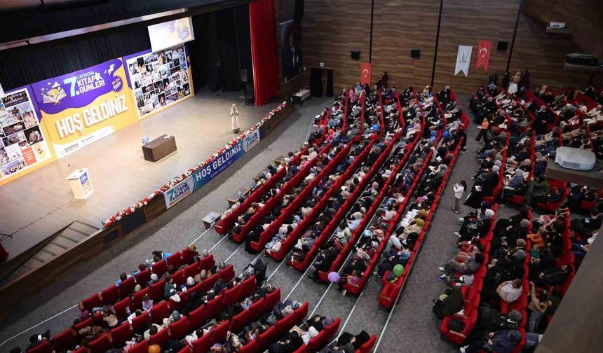 Saliha Erdim, Çayırova'da aile ve manevi değerleri anlattı