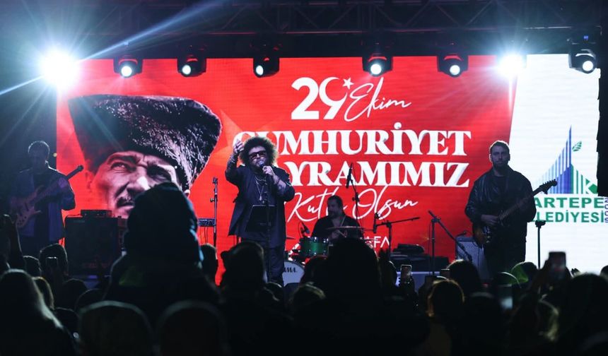 Kartepe Kent Meydanı’nda 103. Yıl Coşkusu