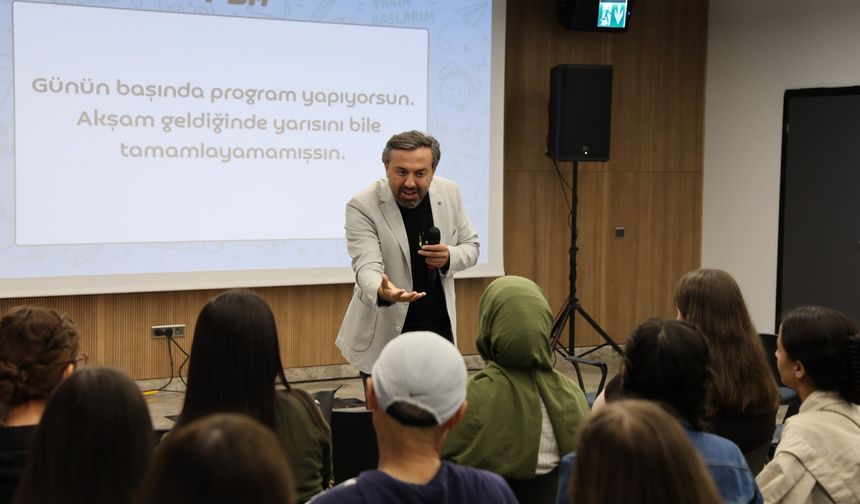 “Kılavuz e-Derslik” Söyleşileri Fuara Damga Vurdu
