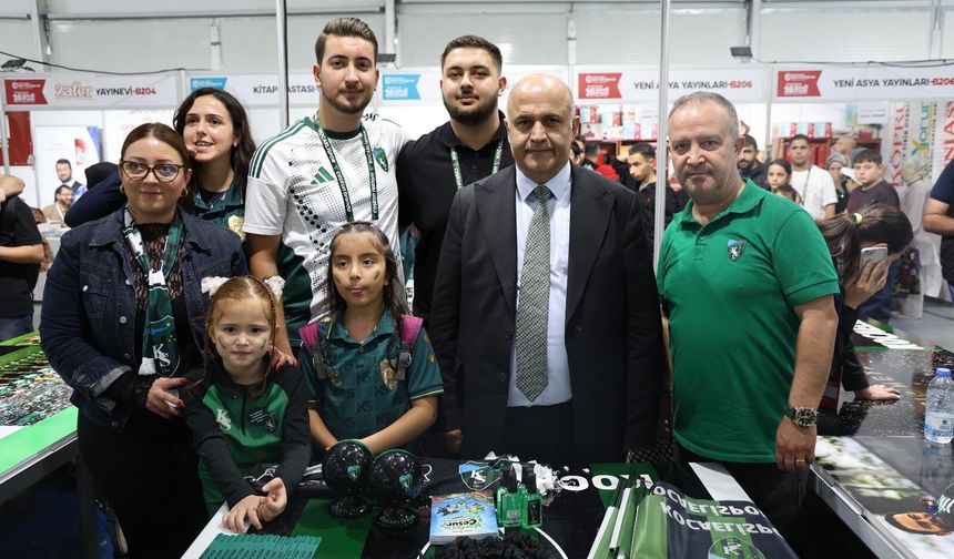 Kitap Fuarı'nda Kocaelispor standına ziyaretçilerden ilgi