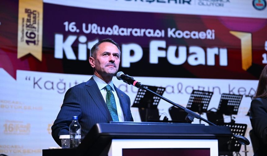 Protokolden Kitap Fuarı’na Övgü Üzerine Övgü