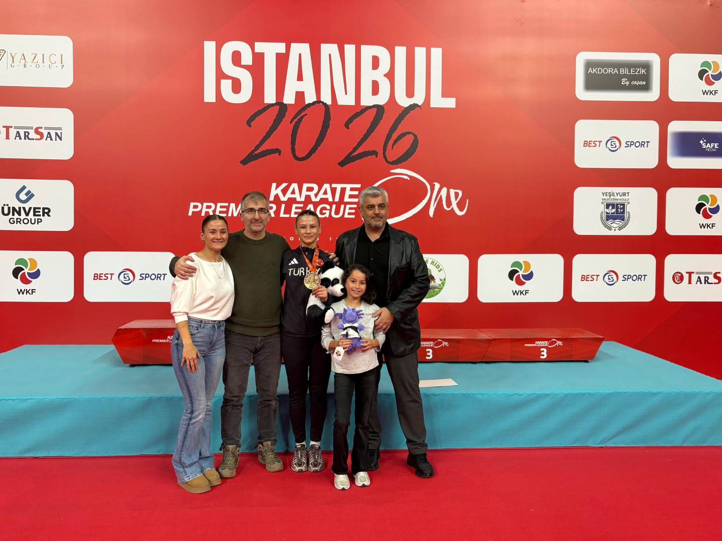 Altın Madalya Ile Taçlanan Emek (2)