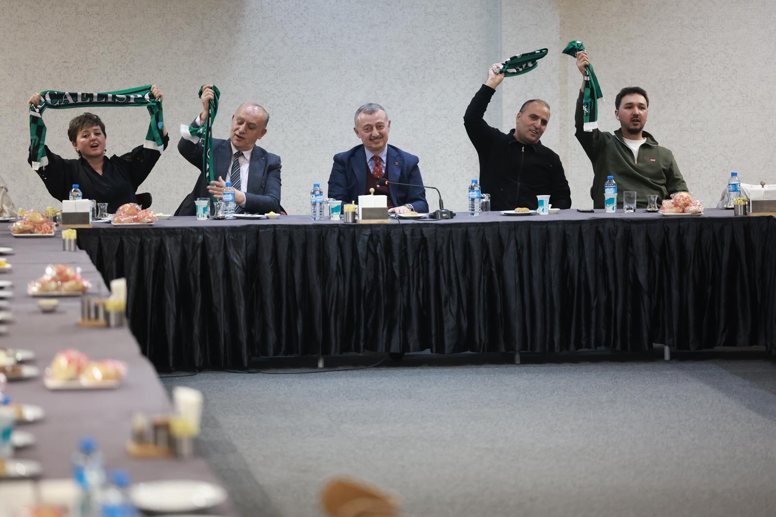 Büyükakın Ve Öğrencilerin Kocaelispor Dolu Akşamı (1 ) (4)