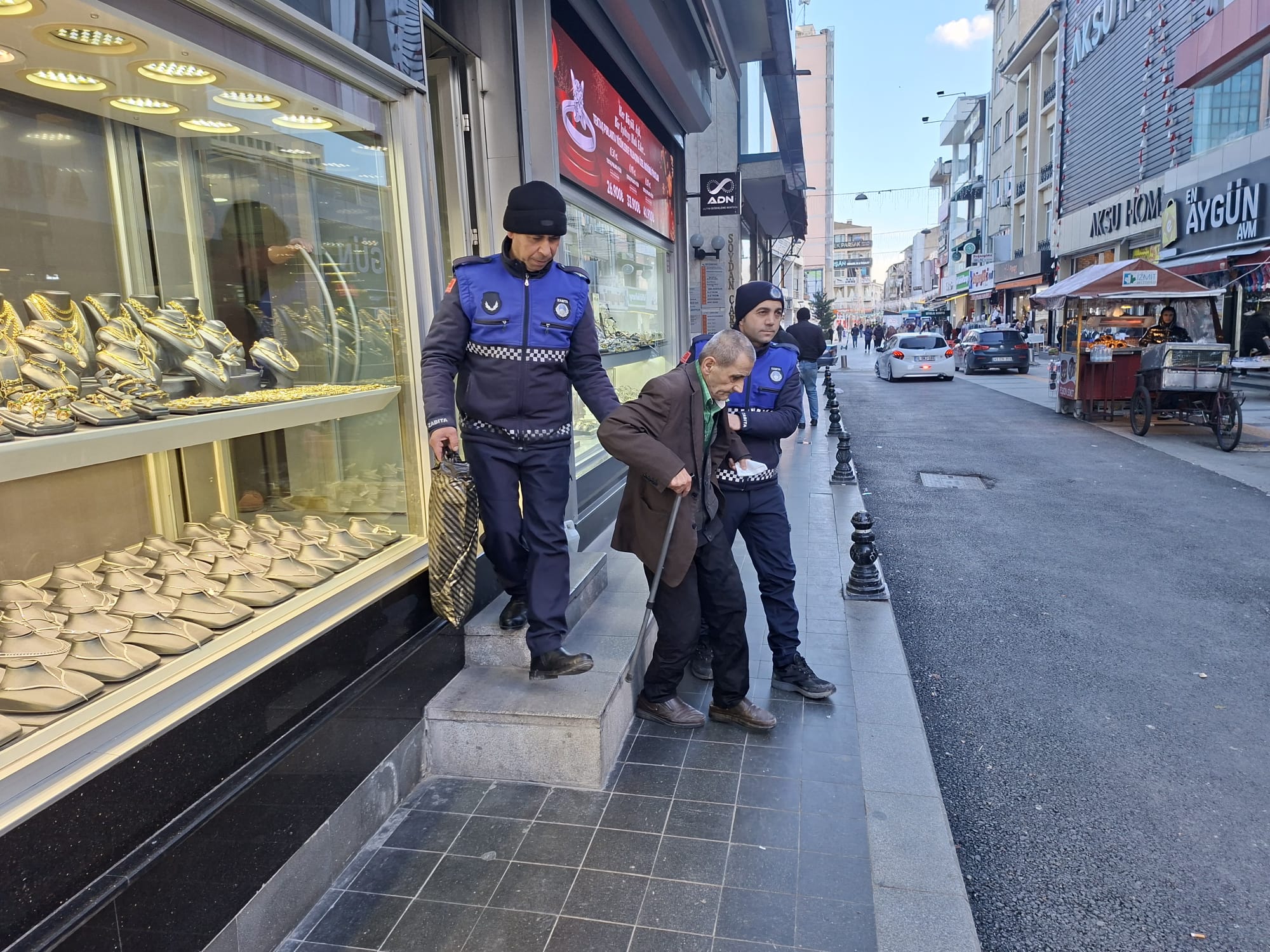 Mağdur Vatandaşlara Zabıta Şefkati (2)
