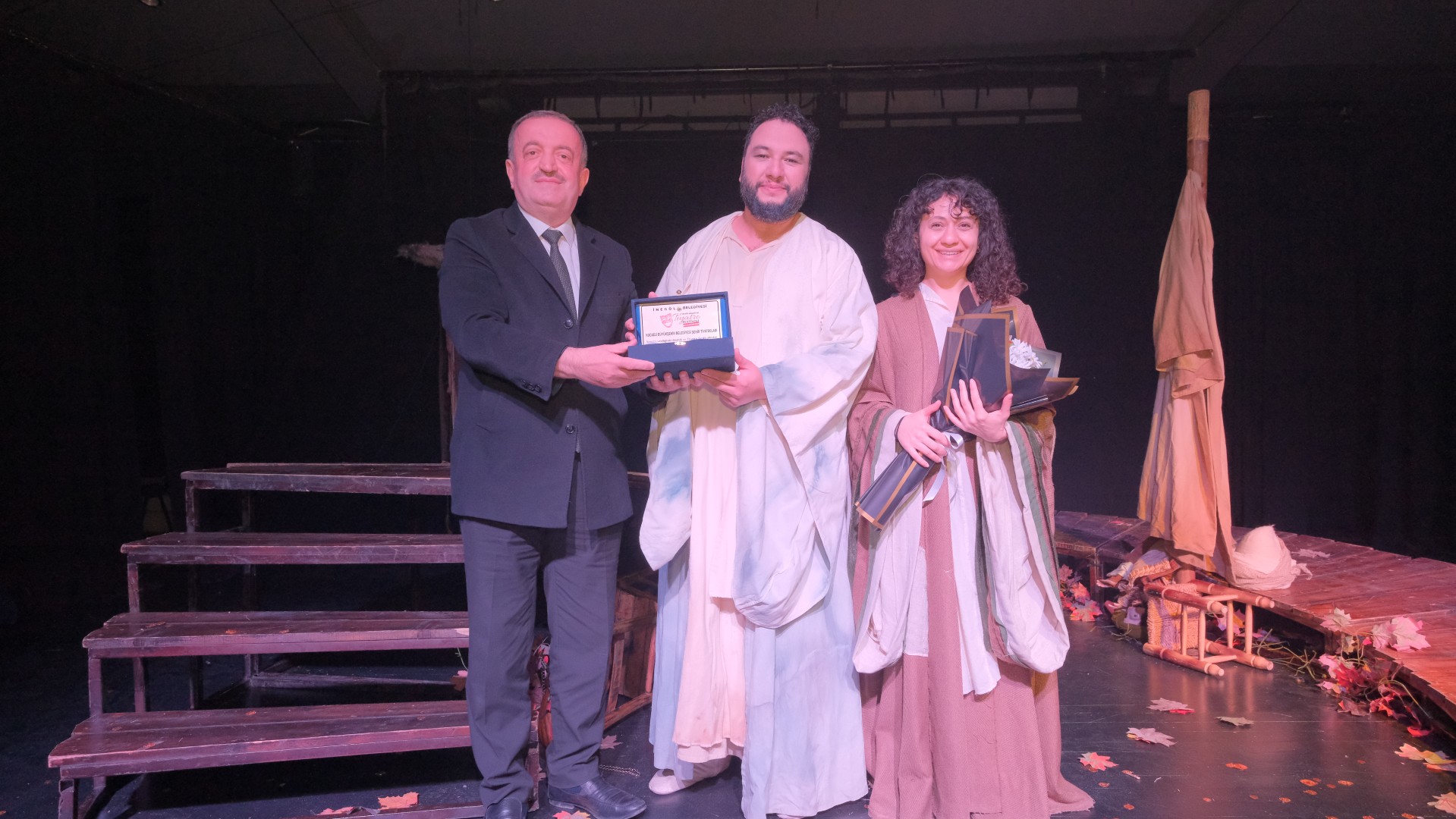 Şehir Tiyatroları'na İnegöl'de Alkış Yağmuru (8)