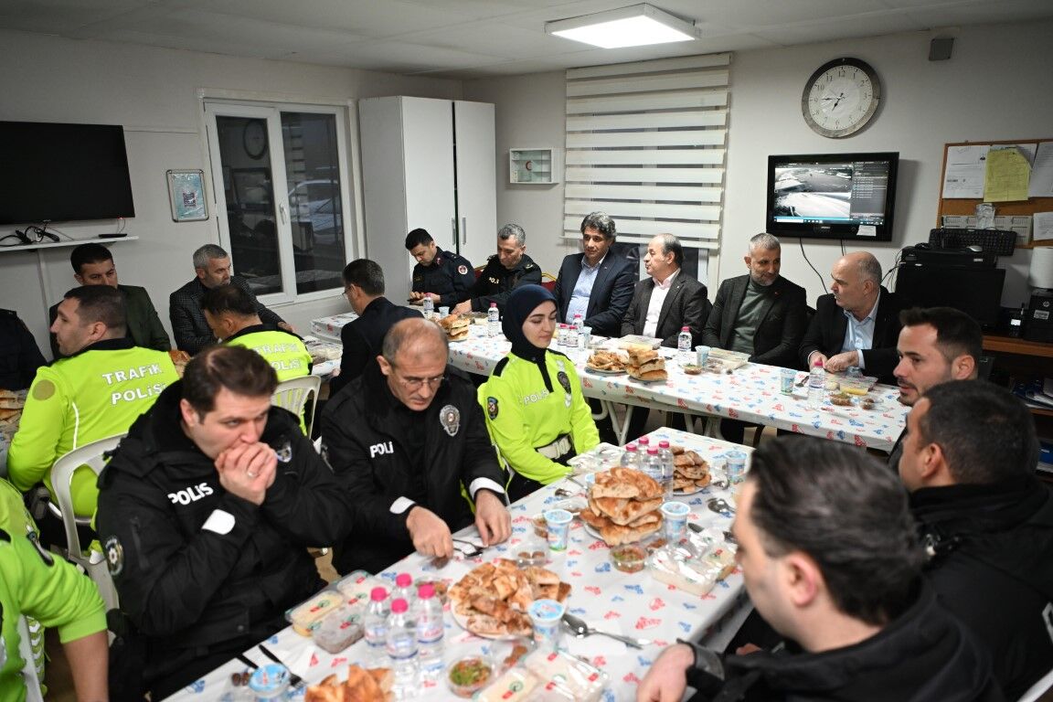 Başkan Kocaman’dan Polislere Tatlı Sürpriz (3)