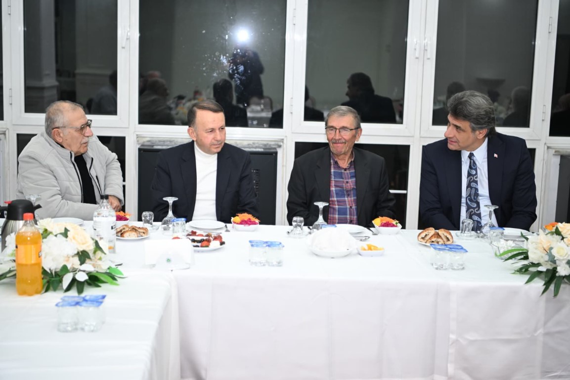 Eski Başkanlar İftar Sofrasında Bir Araya Geldi (7)