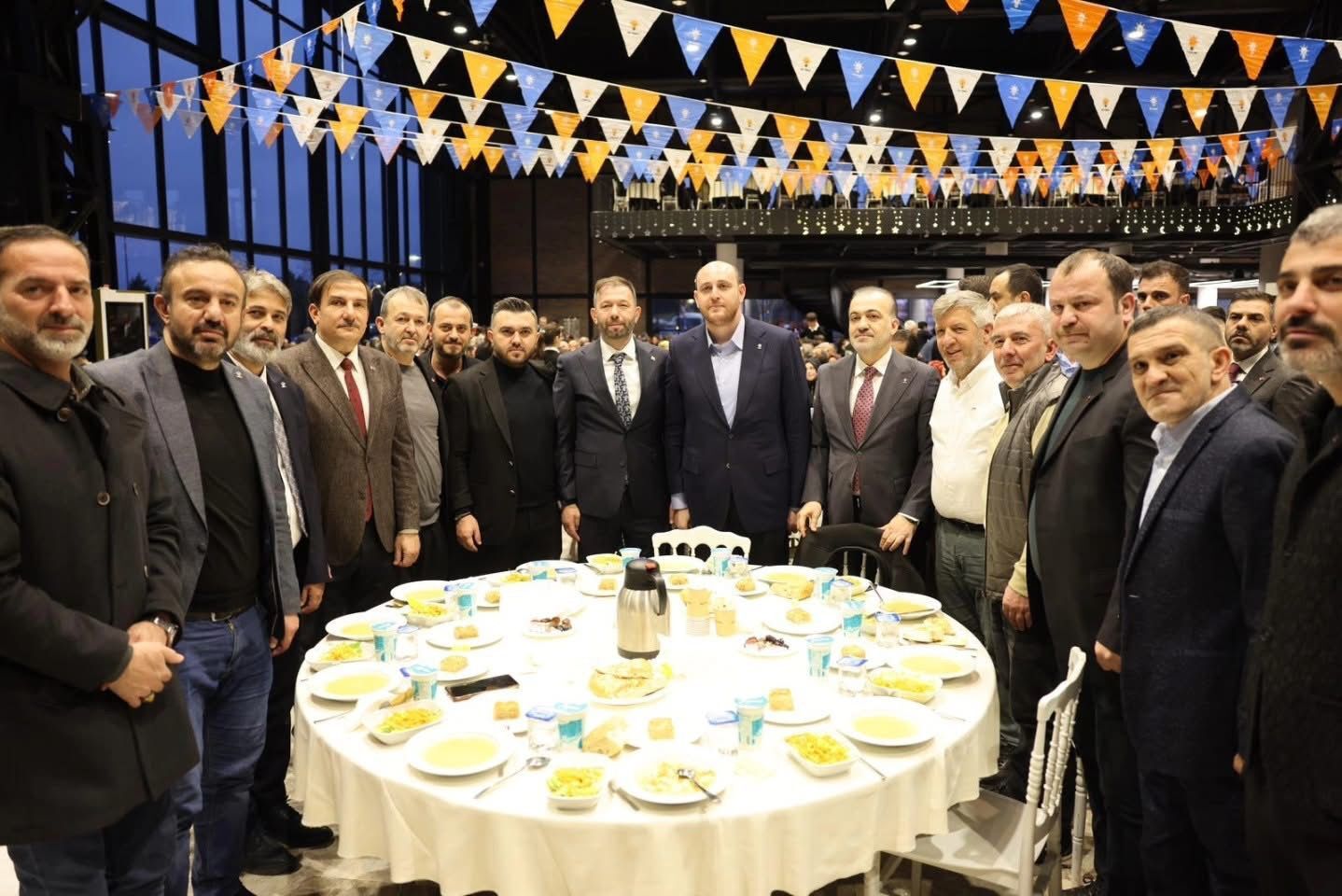 Başkan Büyükakın Da Katıldı Ak Parti Iftarında 3 Bin Kişi Aynı Sofrada Oruçlarını Açtı (16)