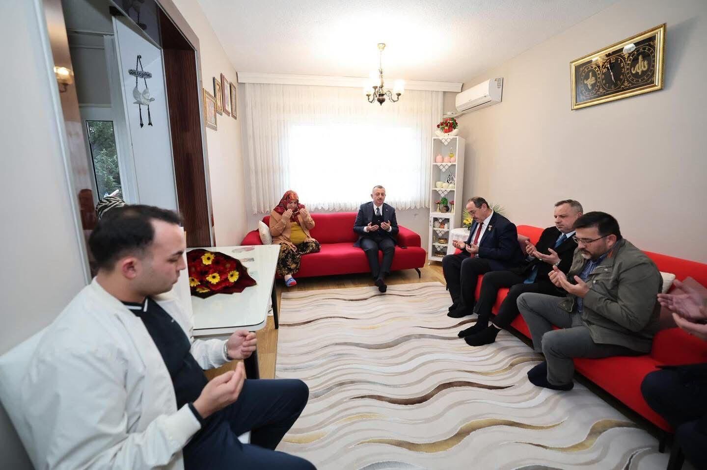 Başkan Büyükakın'dan Şehit Ailesine Bayram Ziyareti (2)-1