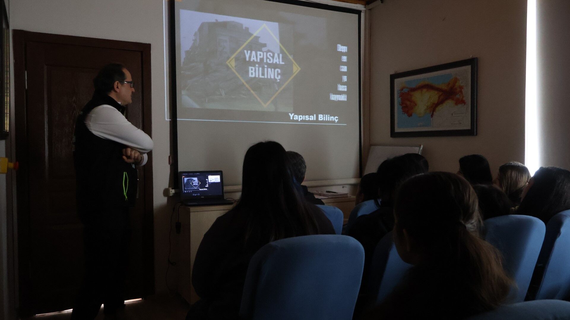 Beyaz Kalpler Deprem Gerçeğini Deneyimledi (3) (Büyük)