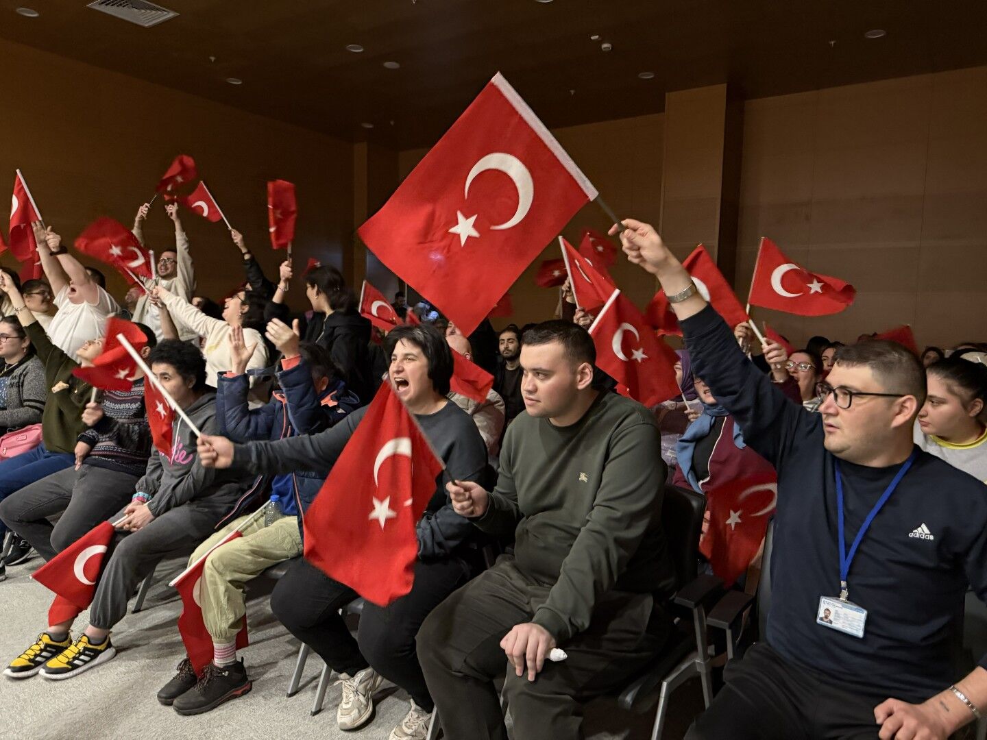 Beyaz Kalpler, Mehmet Akif Ersoy'u Andı (4)