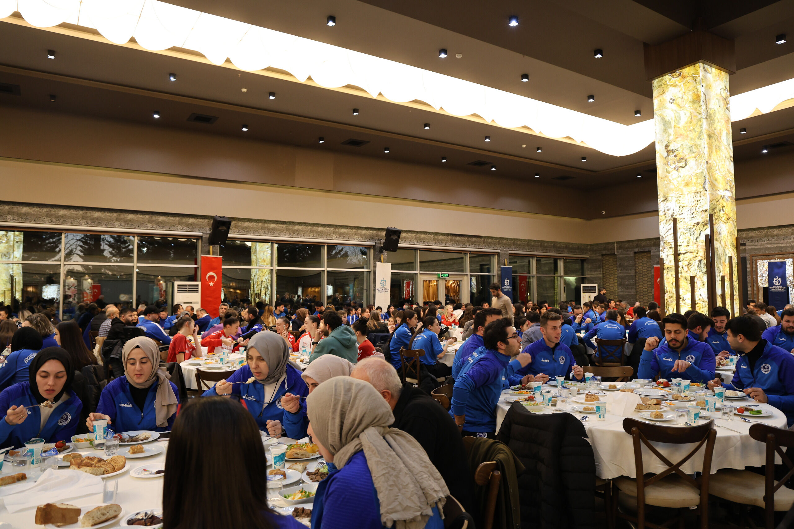 Büyükakın Başarılı Sporcularla Iftar Yaptı (7)