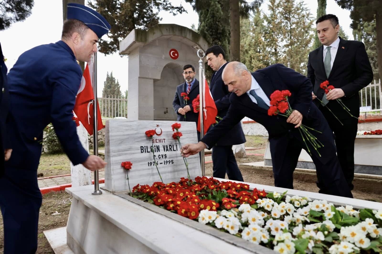 Çiçek Bıraktılar (1)