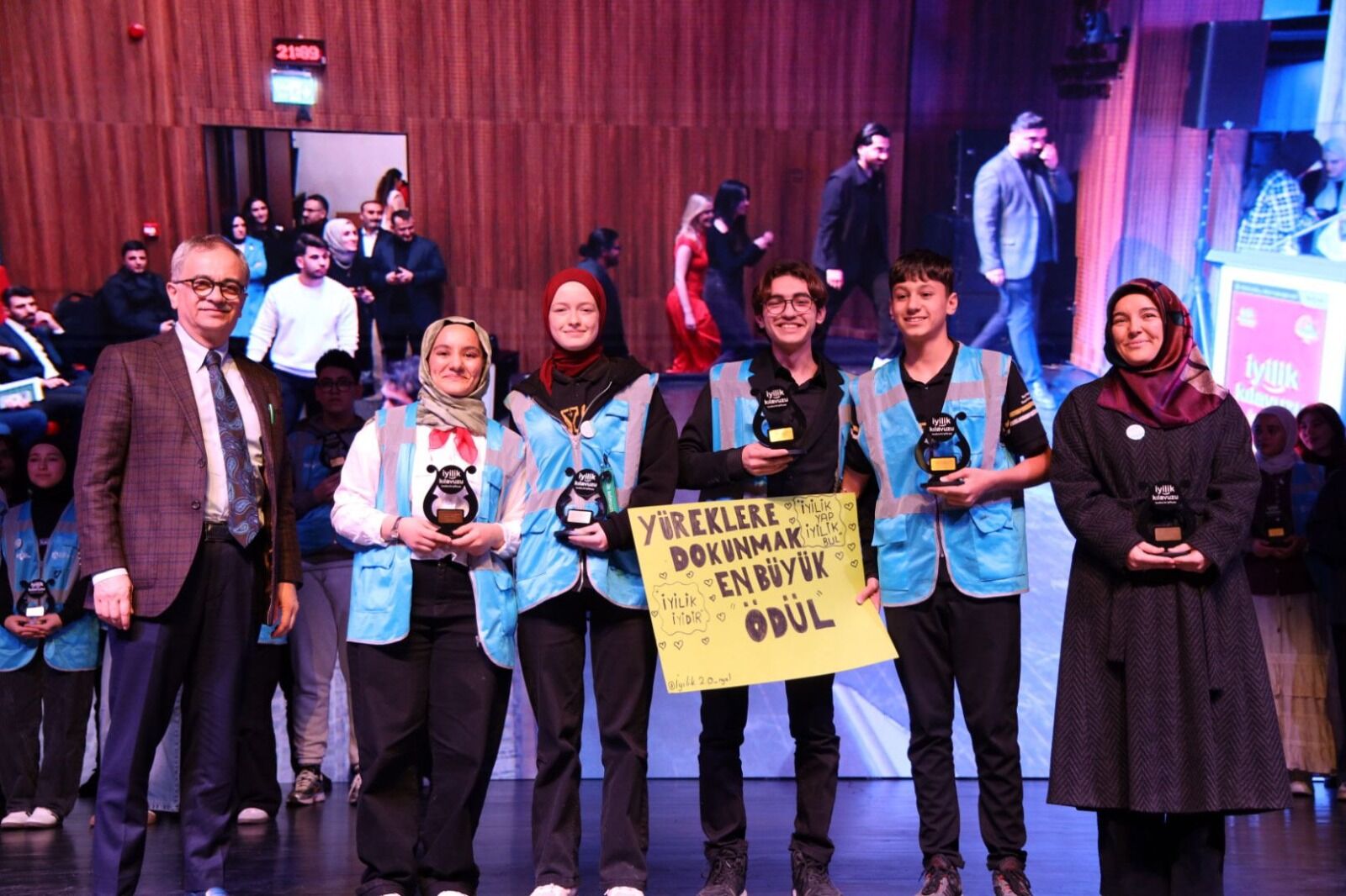 İyilik Kılavuzu Yarışması'nda Kazanan Takımlar Açıklandı (13)