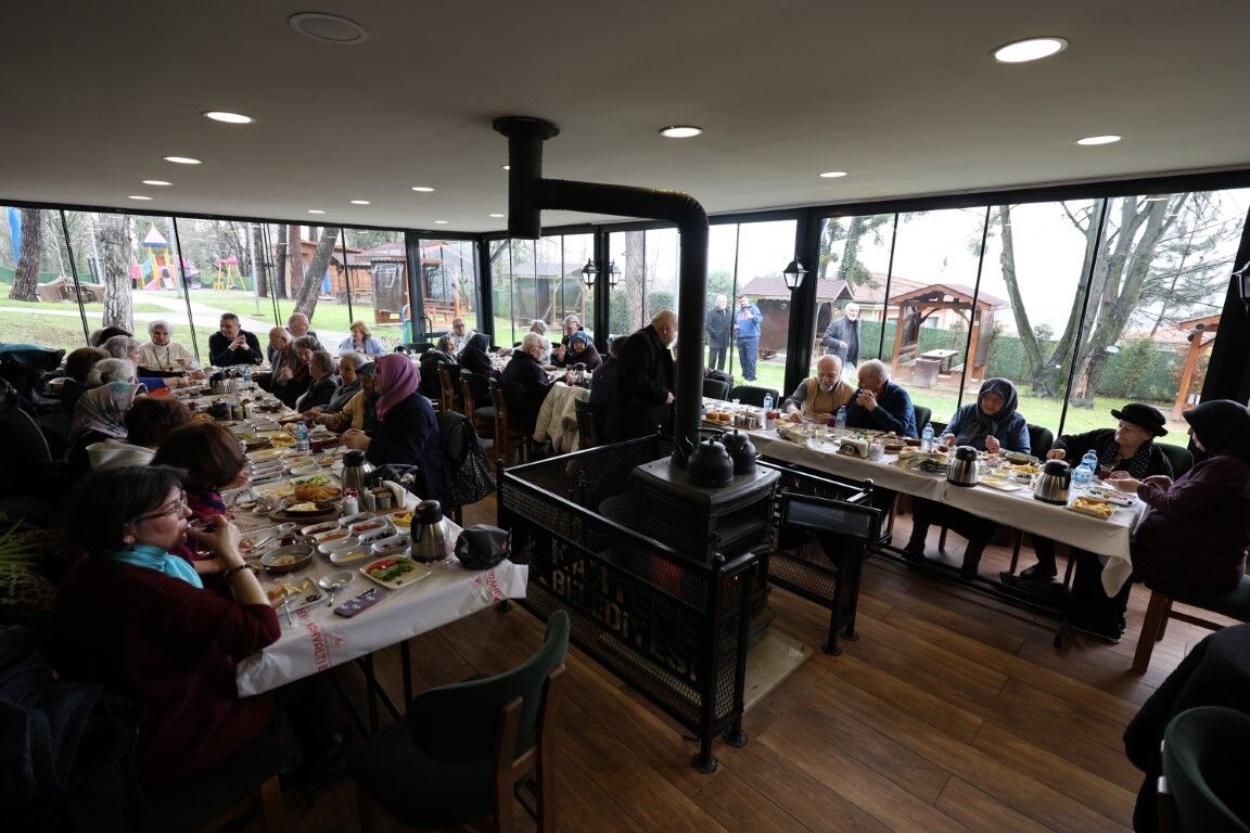 Kartepe’de Büyükler İçin Anlamlı Buluşma (10)