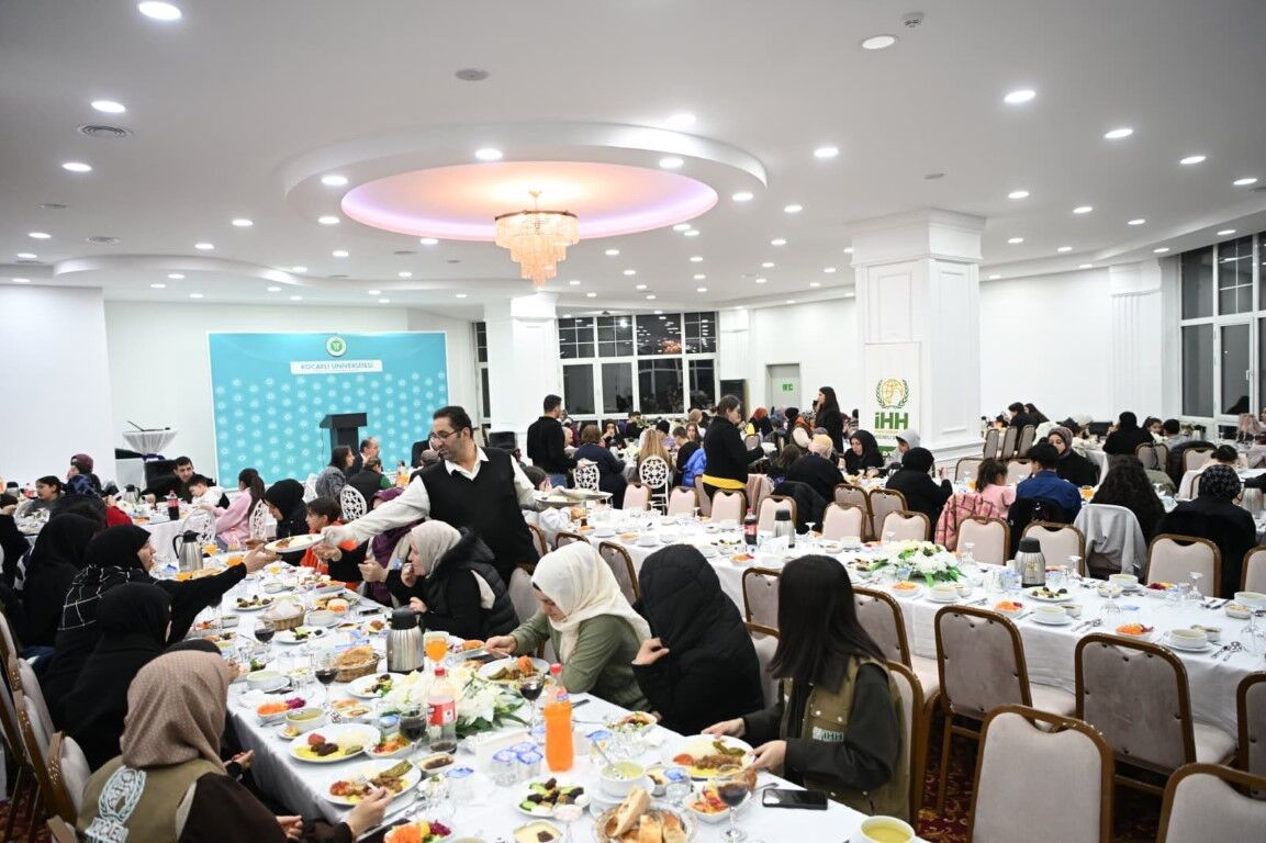 Kartepe’de Dünya Yetimler Günü’nde Kardeşlik Sofrası Kuruldu (5)