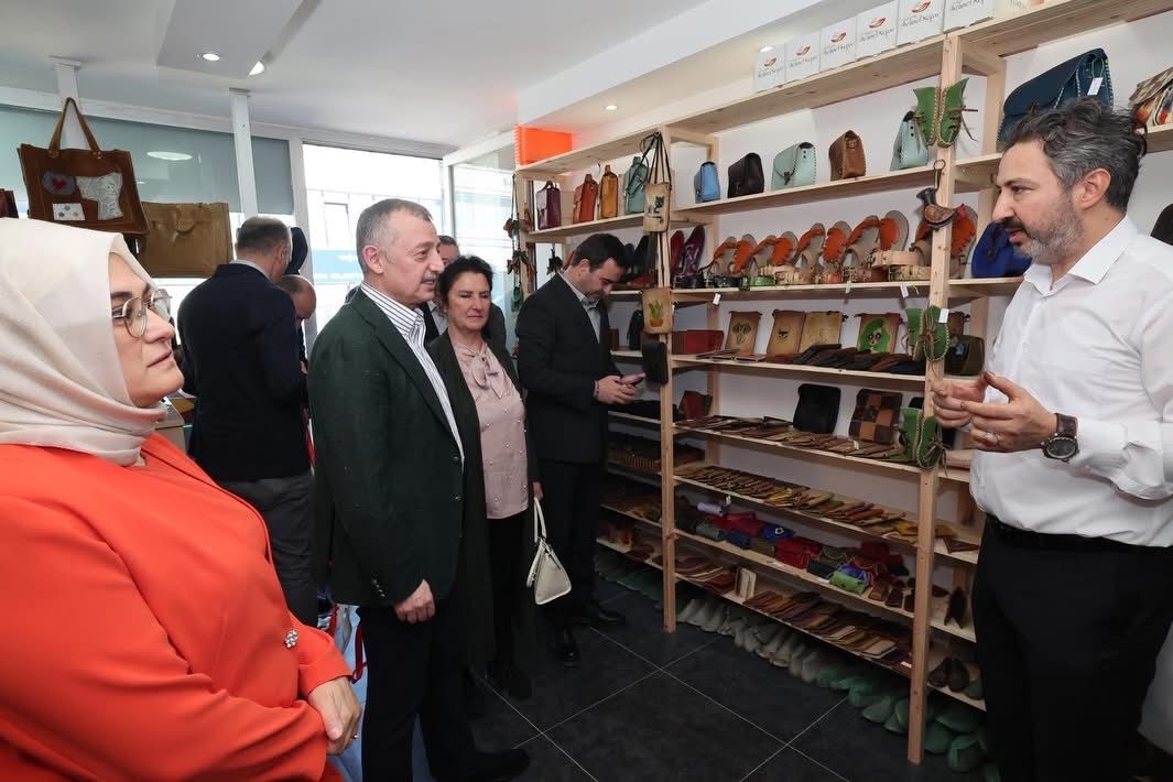 Başkan Büyükakın Esnafları Yalnız Bırakmıyor (4)