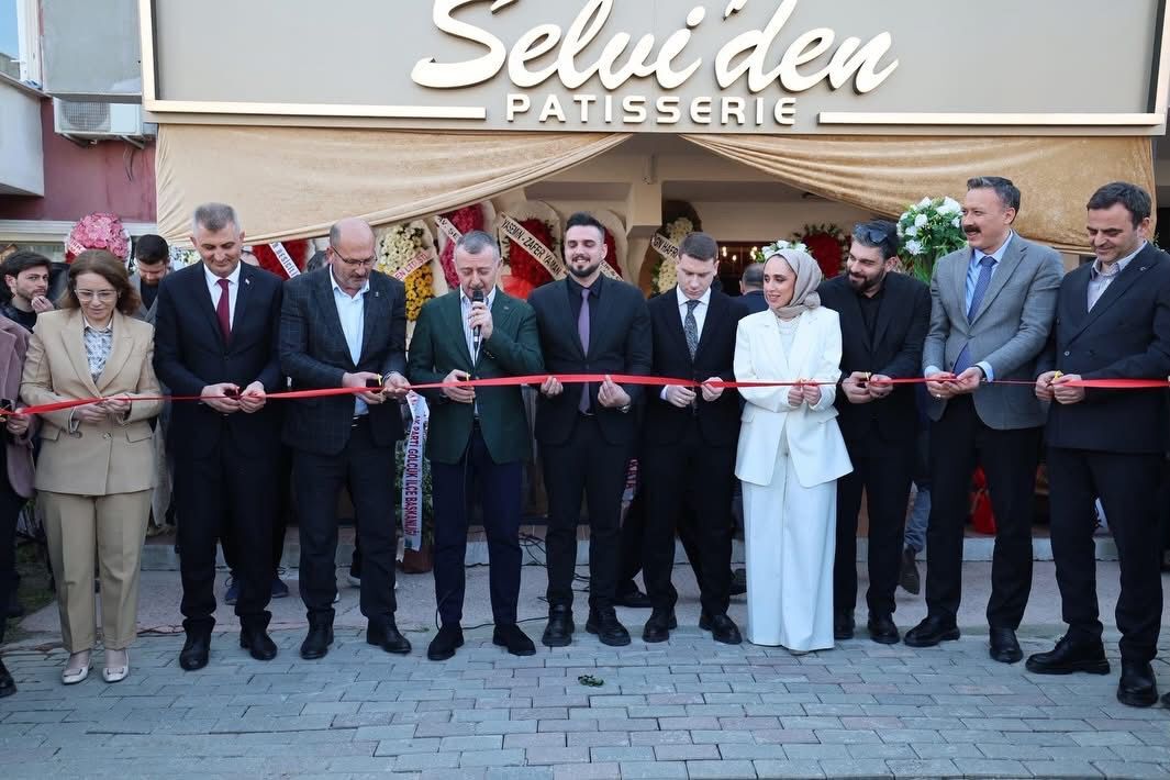 Başkan Büyükakın Esnafları Yalnız Bırakmıyor (8)