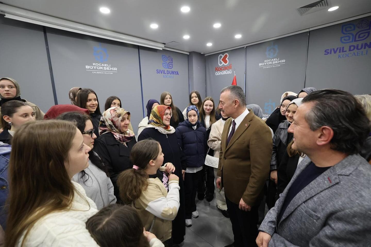 Büyükakın, Soydaşlarımızı Yalnız Bırakmıyor (3)