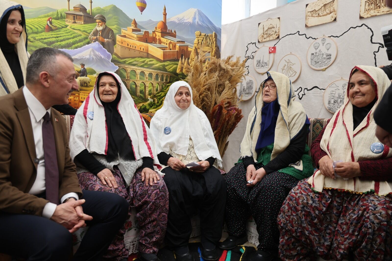 Gönül Boztaş (Sağdan Üçüncü)