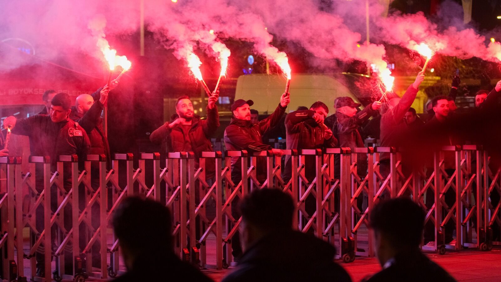 İzmitli Kerem Attı, Dünyalar Bizim Oldu (7)-1