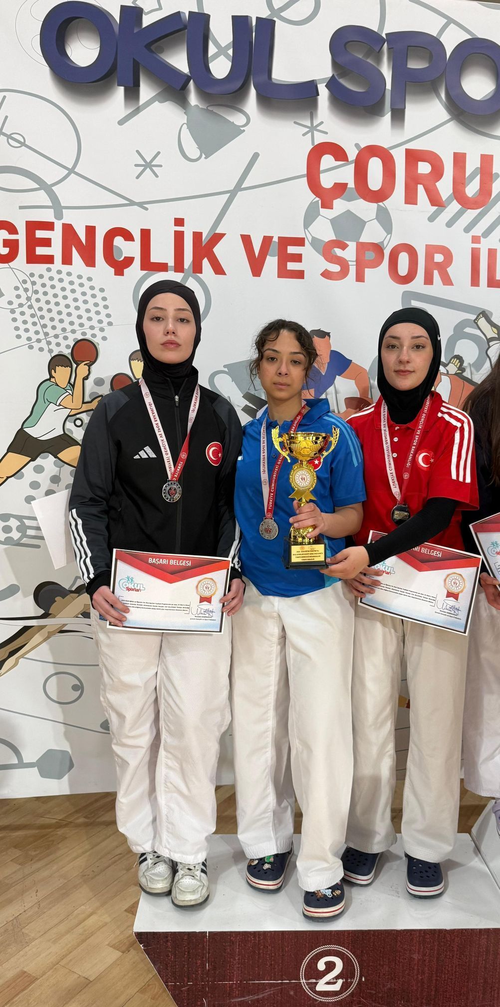 Körfezli̇ Kizlar Karatede Takim Olarak Türki̇ye İki̇nci̇si̇ Oldu 1