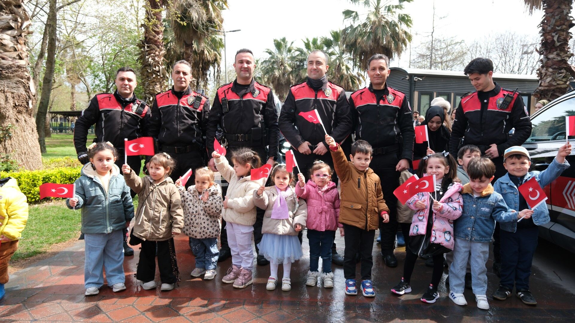 Yunus Polisleri, Çocukların Gönlünü Fethetti (5)