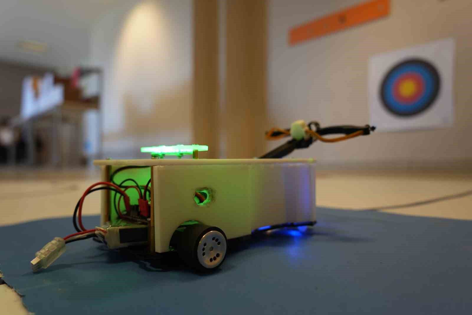 Ok Atan Ve Hedef Takip Eden Robot Yaptılar: 'Tek Rakibimiz Mete Gazoz'