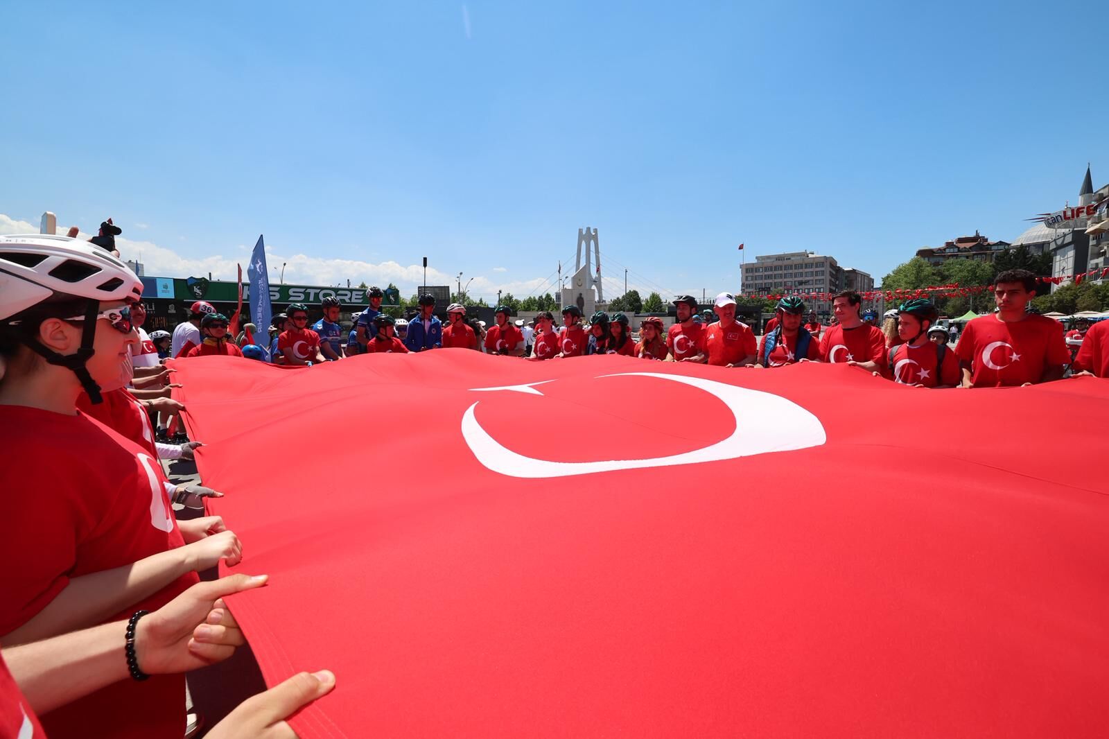 Büyükakın, 19 Mayıs Coşkusunu Gençlerle Birlikte Yaşadı (10)