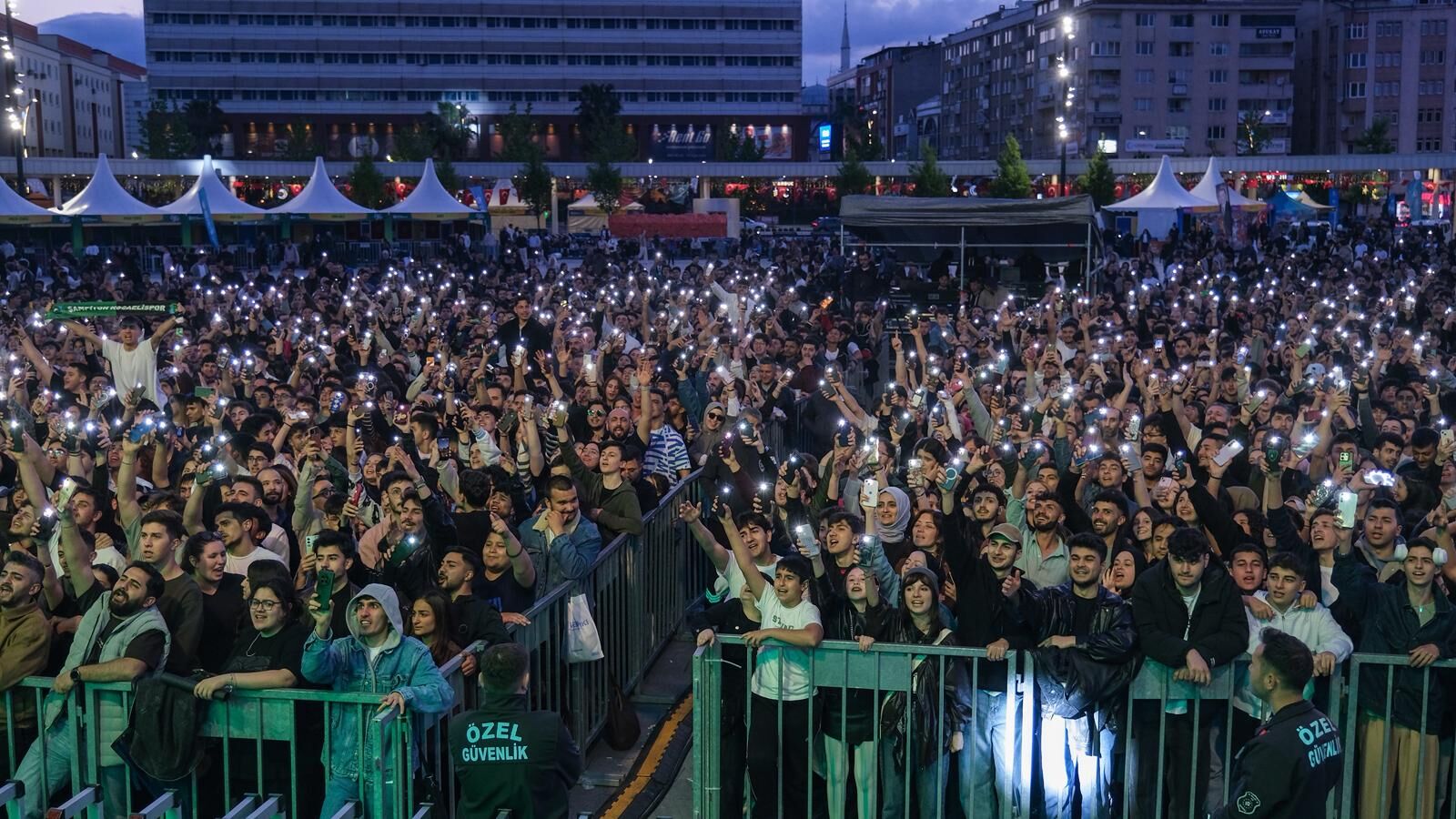 Ceza, Enfest Sahnesinde Hayranlarını Coşturdu (2)