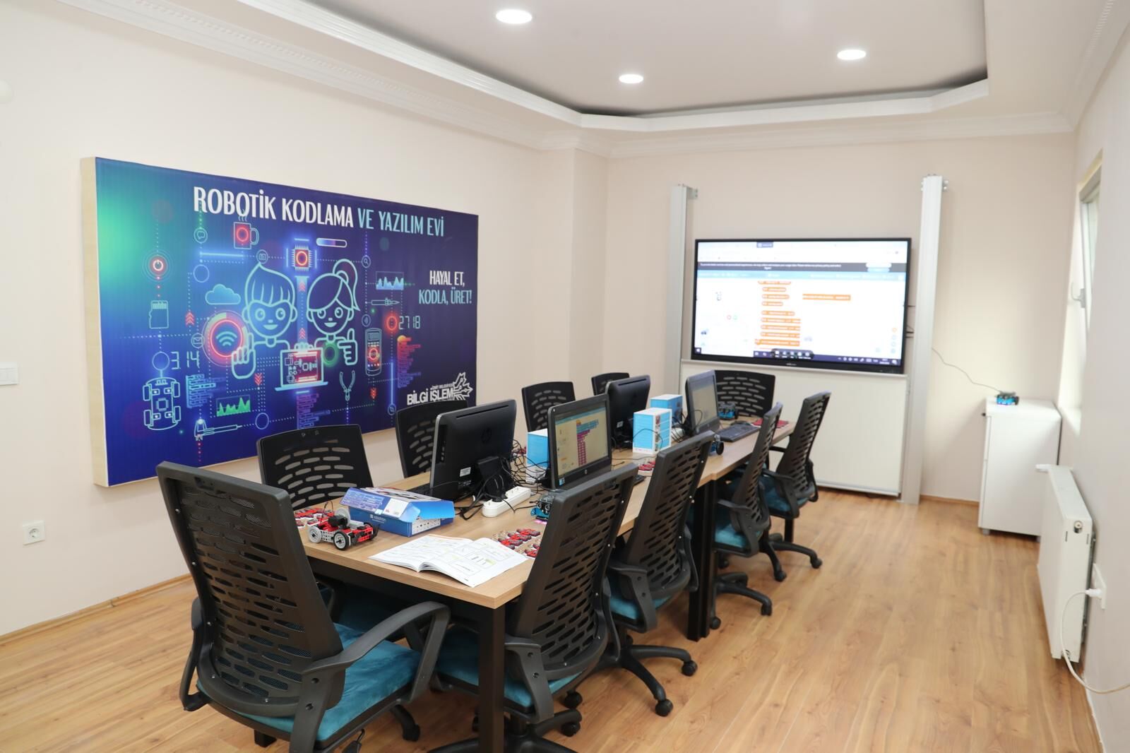 İzmit Belediyesi Robotik Kodlama Ve Yazılım Evi Kapılarını Açtı 2 (5)