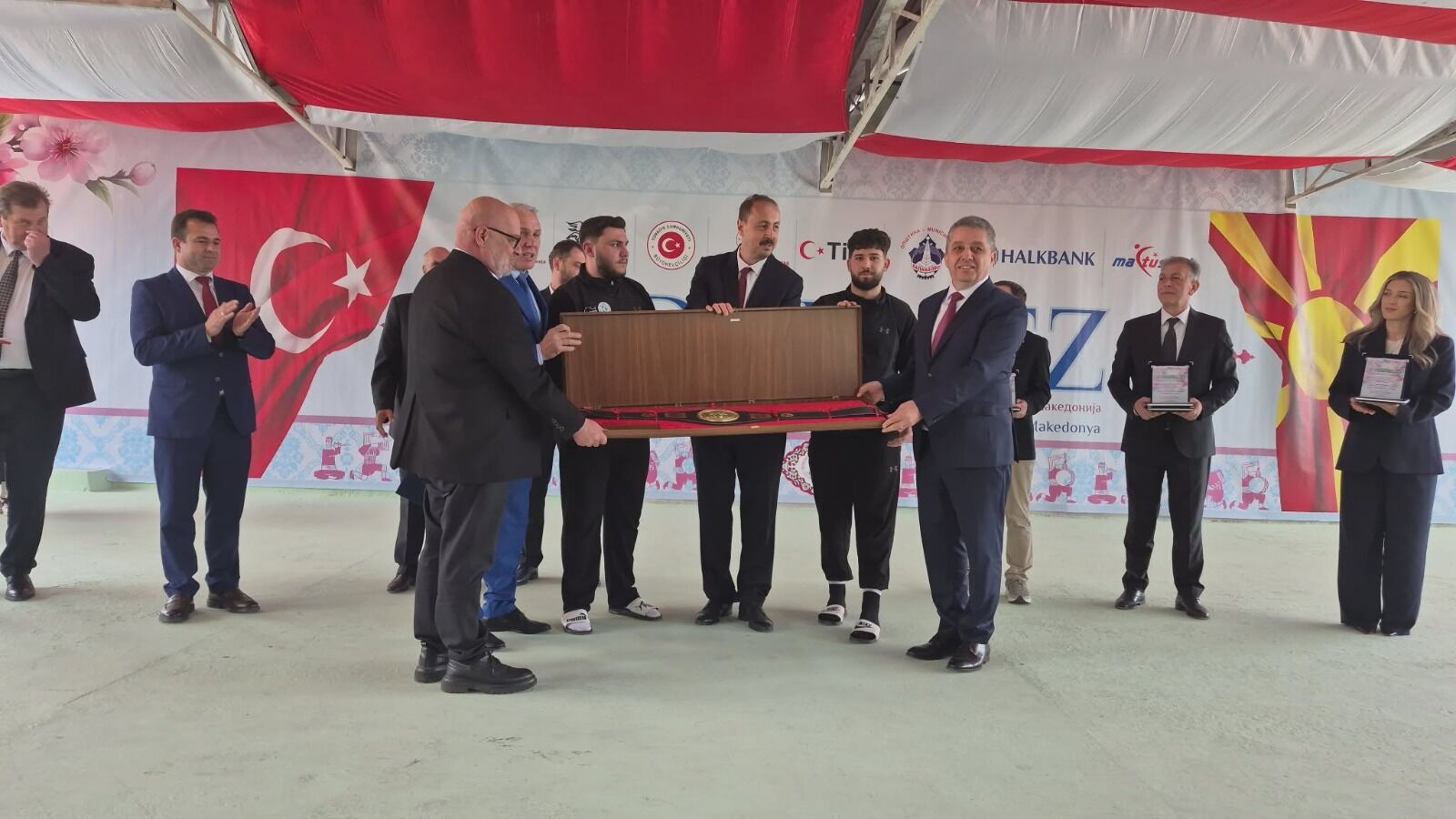 İzmit Belediyesporlu Pehlivanlar Balkanlarda Kürsüye Çıktı (3)