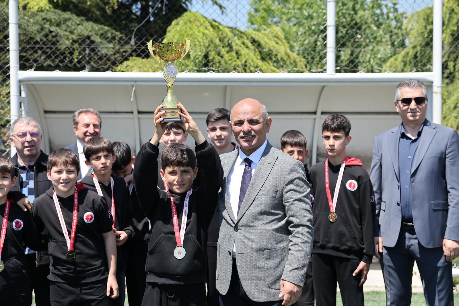 Körfez İlçe Ortaokullar Arasi 23 Ni̇san Futbol Turnuvasi Ödül Töreni̇ Yapildi 13